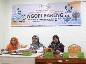 Dr. Devi Maryori, MKM., Dirut RSUD KiSA Depok. (Tengah)