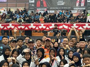 peserta BNN CUP 2024 Foto bersama Wali Kota Depok, Wakil Wali Kota Depok, dan Kepala BNN Kota Depok