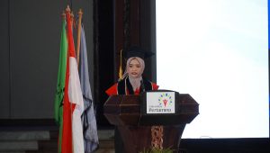 Rissa Rahmatika: Berkat Kegigihan, Anak Buruh Bangunan Jadi Wisudawan Terbaik