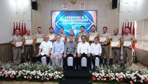 Wamen ATR/BPN Berikan Penghargaan WTAB ke 11 Kantor Pertanahan
