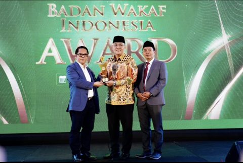Wamen ATR/BPN Terima Penghargaan BWI, Ajak Masyarakat Urus Sertifikasi Tanah Wakaf