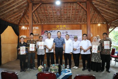 Wamen ATR/Waka BPN dan Menko AHY Serahkan Sertipikat Tanah di Gunungkidul
