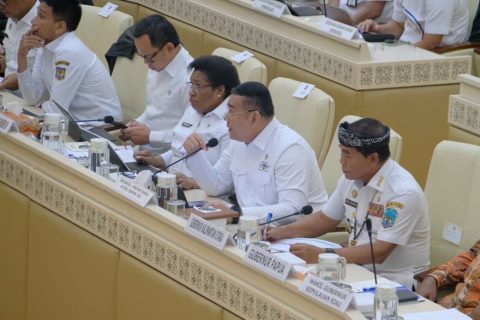 Wamen Ossy Dermawan Paparkan Progres Penataan Ruang Perbatasan di Komisi II DPR