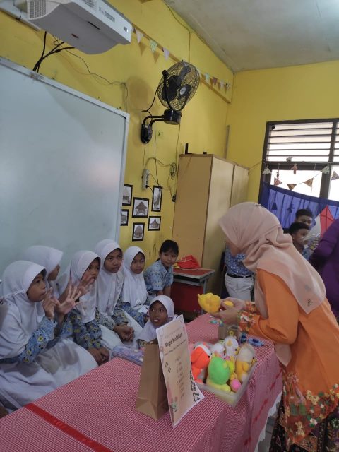 Siswa SDN Limo 3 Sulap Sampah Jadi Produk Layak Jual di Pasar Numerasi