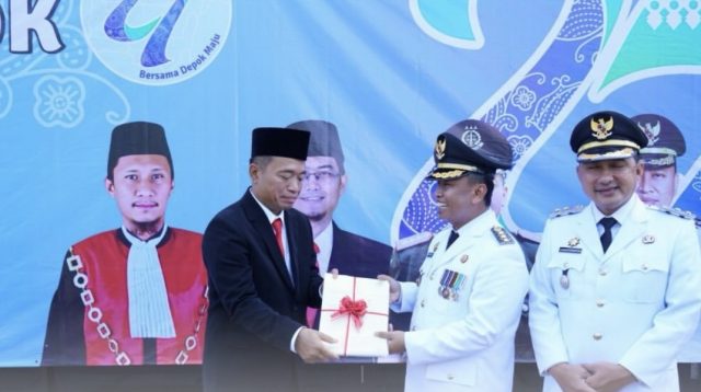 Kado Istimewa HUT Depok, Kantah Depok Serahkan 27 Sertipikat Aset ke Wali Kota