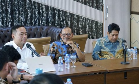 Mantan Kapolri Badrodin Haiti Sambangi Kantor Pertanahan Depok