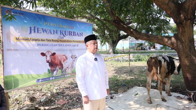 Menteri Nusron Serahkan Kurban Sekaligus Peringati Milad ke-70 Ponpes Attaqwa