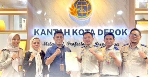 Kantah Depok Serahkan 3 Sertipikat Tanah ke PT Tirta Asasta