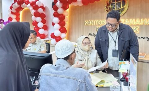 Tingkatkan Kualitas Layanan, Jajaran Pengawas Kantah Depok Pantau Loket Pelayanan