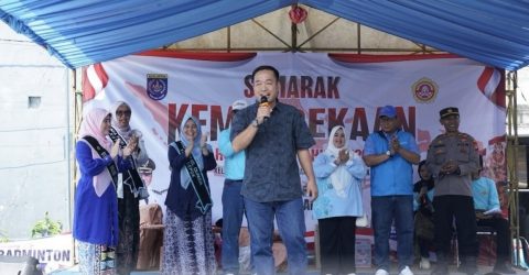 Kantah Depok Serahkan 71 Sertipikat PTSL untuk Warga Kelurahan Cimpaeun