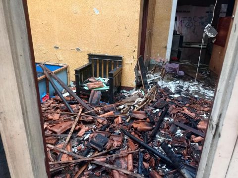 Diduga Korsleting Listrik, Rumah Warga di Sawangan Depok Terbakar