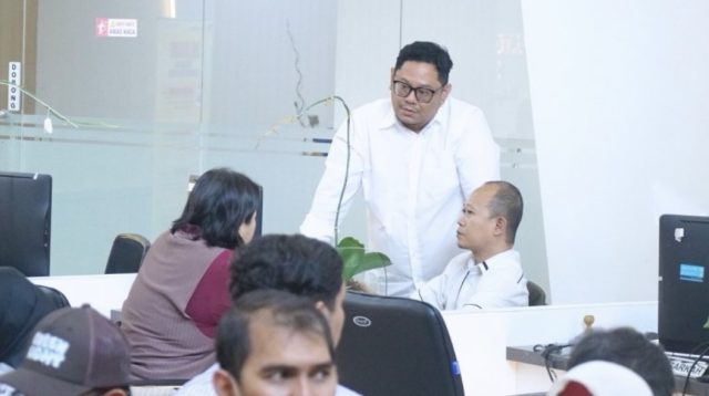 Pejabat Kantah Depok Cek Pelayanan Loket dan Dialog dengan Pemohon