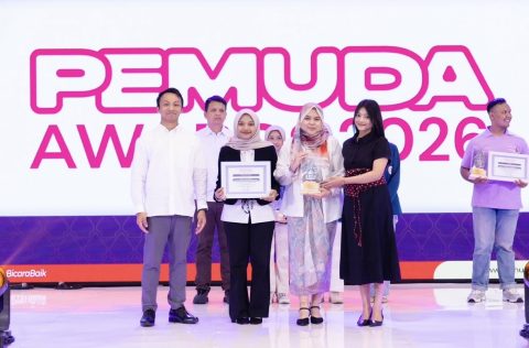 Tiga Mahasiswa UPER Raih Juara 1 Kompetisi Humas Nasional